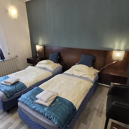 Kek Vandor Vendeghaz * Redics