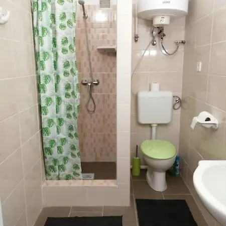 Kek Vandor Vendeghaz Redics