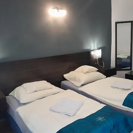 Kek Vandor Vendeghaz * Redics