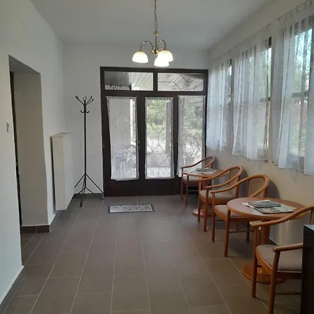 Kek Vandor Vendeghaz 招待所