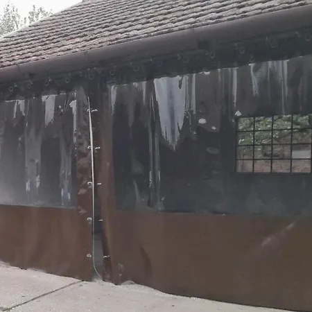 Kek Vandor Vendeghaz * Redics